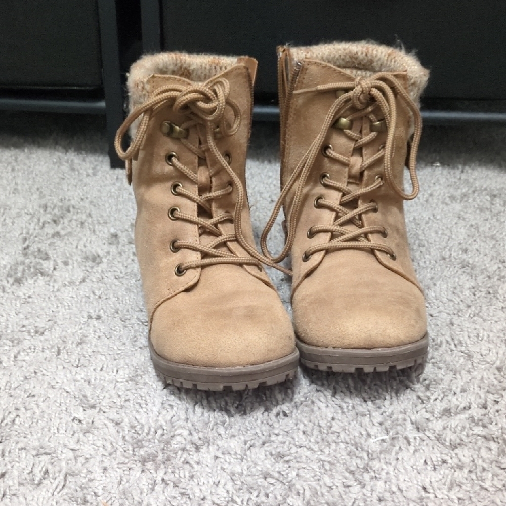 Tan Women's Lace-Up Ankle Boots